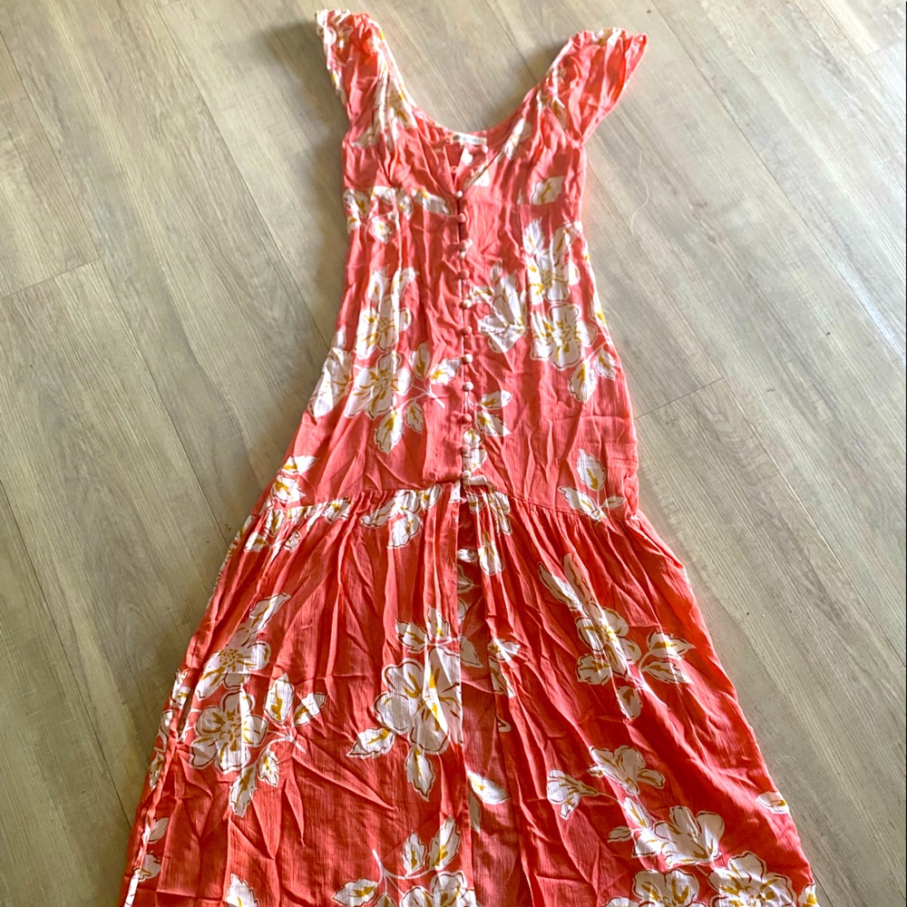 Adorable rip curl maxi dress. Never worn